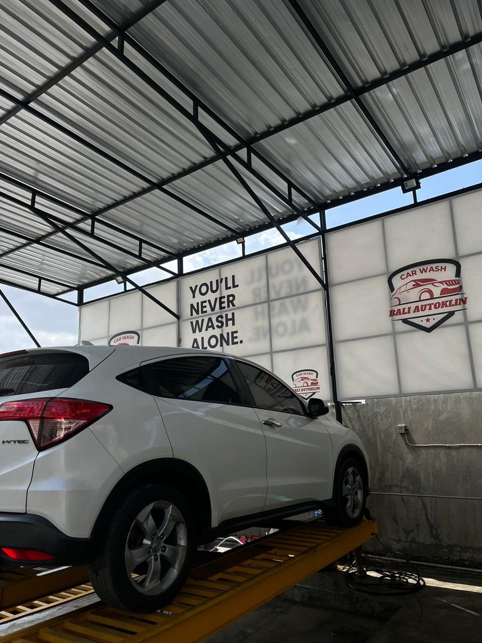 HRV is being cleaned at Bali Autoklin Carwash